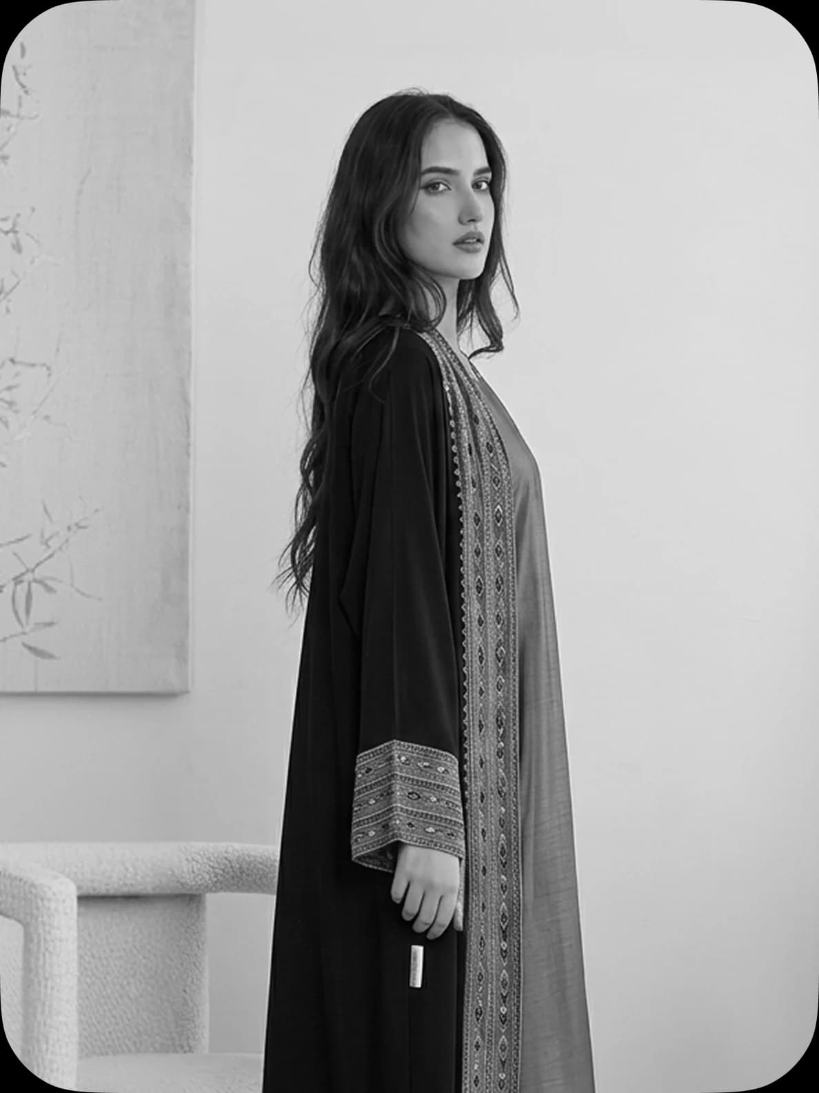 Monochrome black abaya